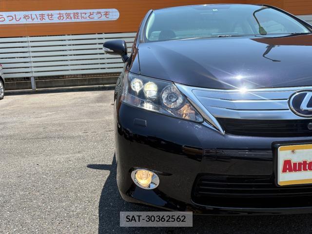 Lexus HS 2012-04 8054244-14