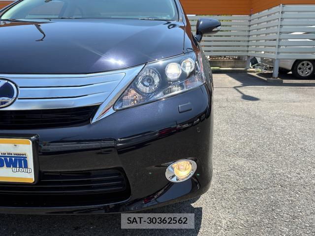 Lexus HS 2012-04 8054244-15