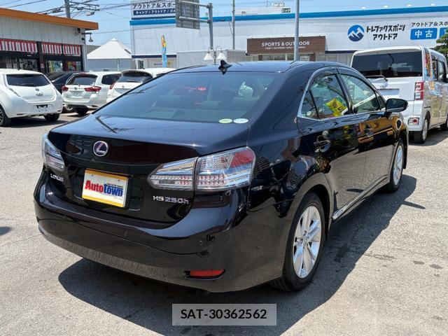 Lexus HS 2012-04 8054244-17