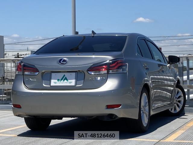 Lexus HS 2016-06 8055749-2
