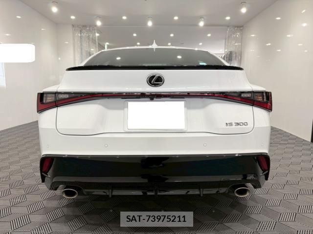 Lexus IS 2023-09 8054377-4