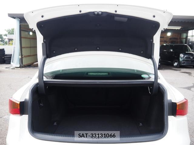 Lexus IS 2017-06 8055189-10