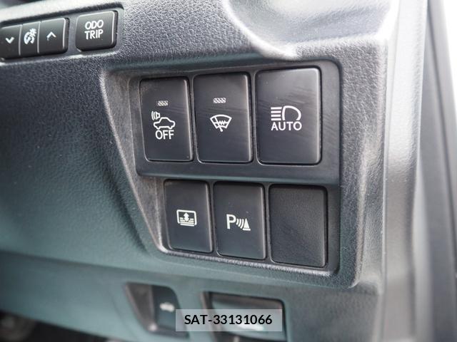 Lexus IS 2017-06 8055189-11
