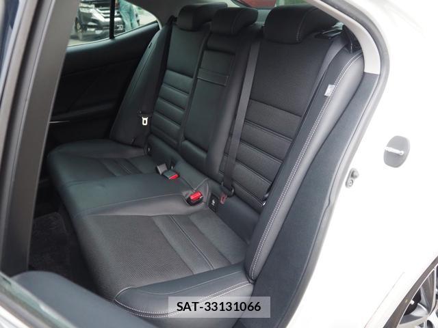 Lexus IS 2017-06 8055189-9