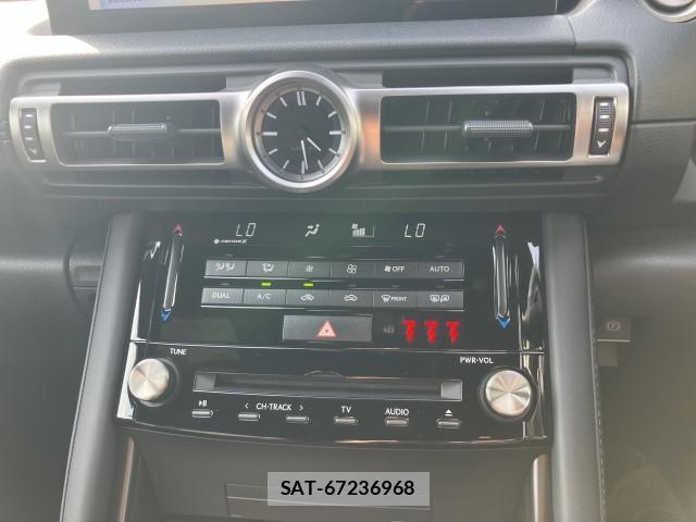 Lexus IS 2021-02 8055214-12