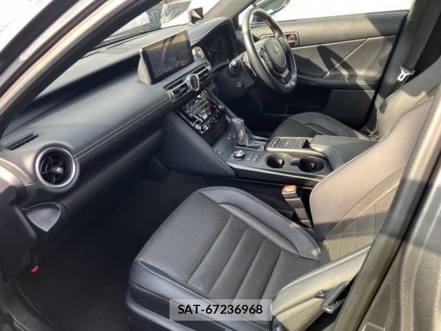 Lexus IS 2021-02 8055214-6