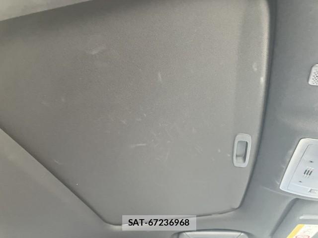 Lexus IS 2021-02 8055214-7