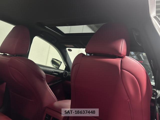 Lexus IS 2021-06 8055638-10