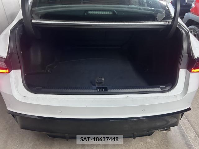 Lexus IS 2021-06 8055638-17