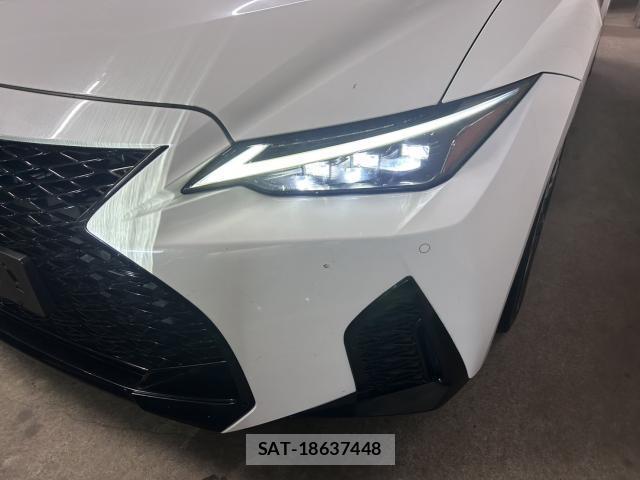 Lexus IS 2021-06 8055638-6