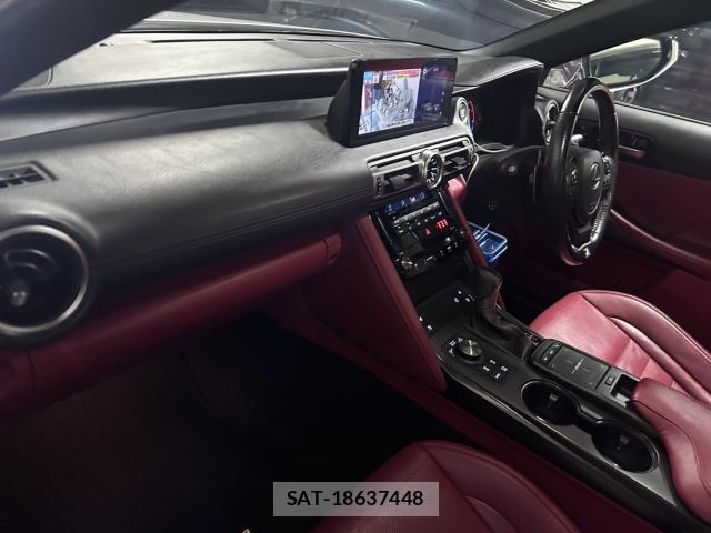 Lexus IS 2021-06 8055638-9