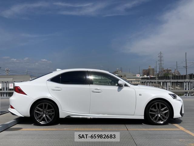 Lexus IS 2017-11 8055751-1