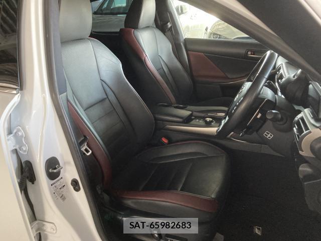 Lexus IS 2017-11 8055751-11