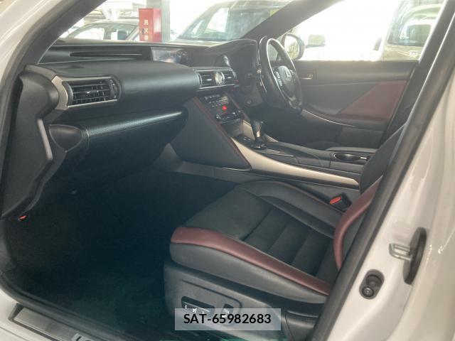 Lexus IS 2017-11 8055751-13