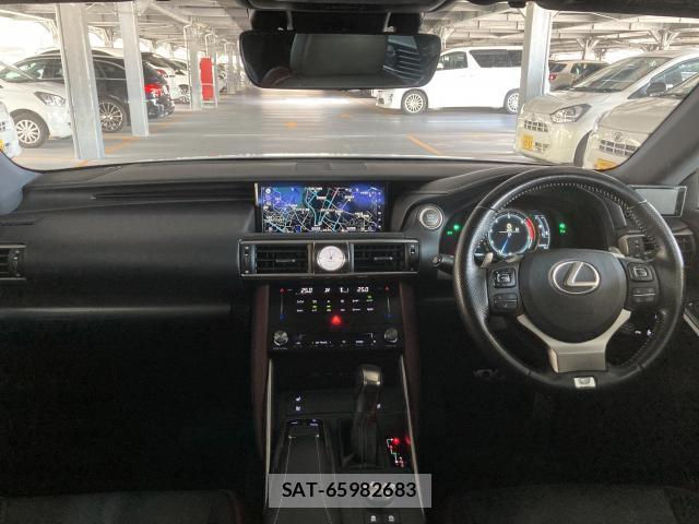 Lexus IS 2017-11 8055751-14
