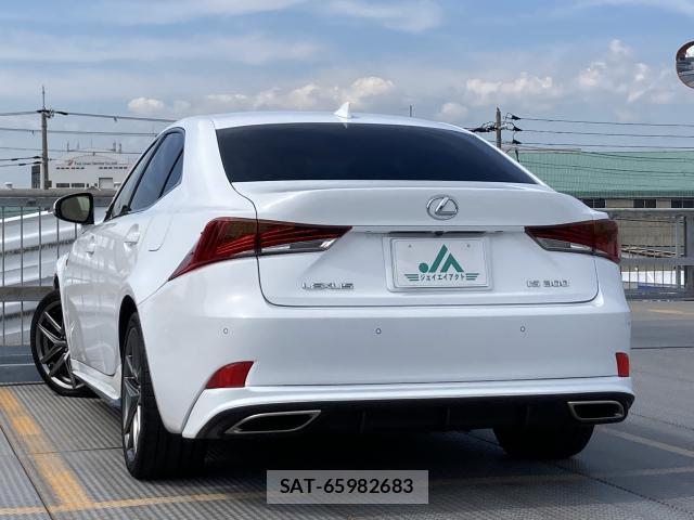Lexus IS 2017-11 8055751-4