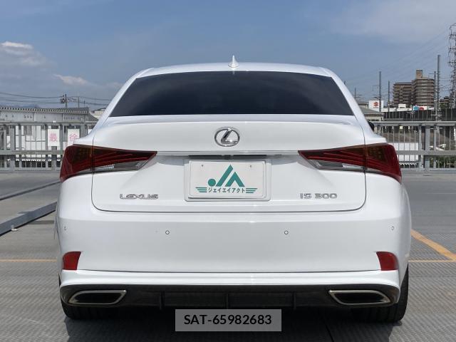 Lexus IS 2017-11 8055751-5