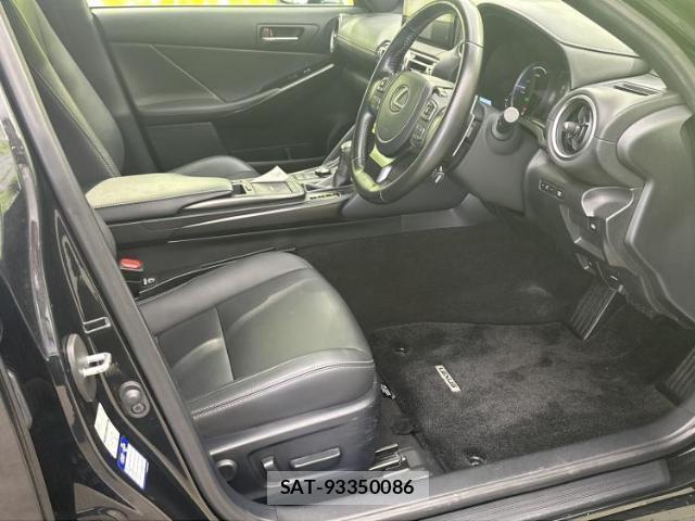 Lexus IS 2020-12 8056090-3