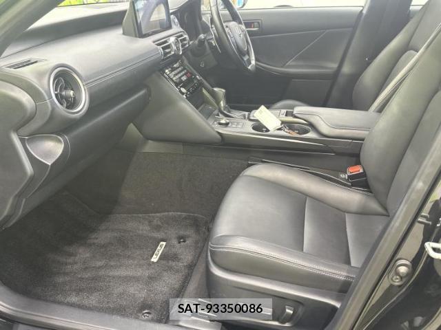 Lexus IS 2020-12 8056090-5