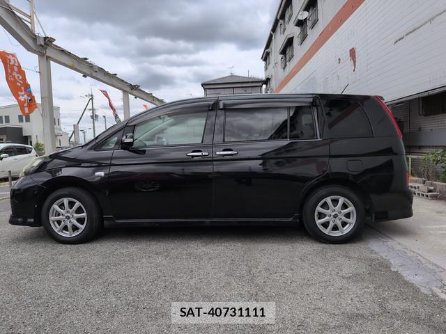 Toyota ISIS 2009-11 8053627-14