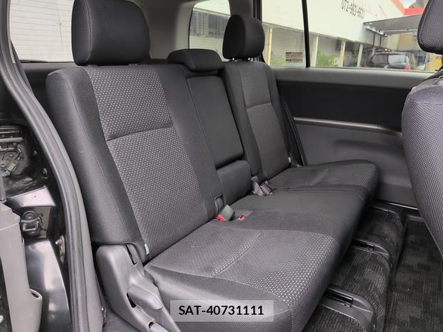 Toyota ISIS 2009-11 8053627-15