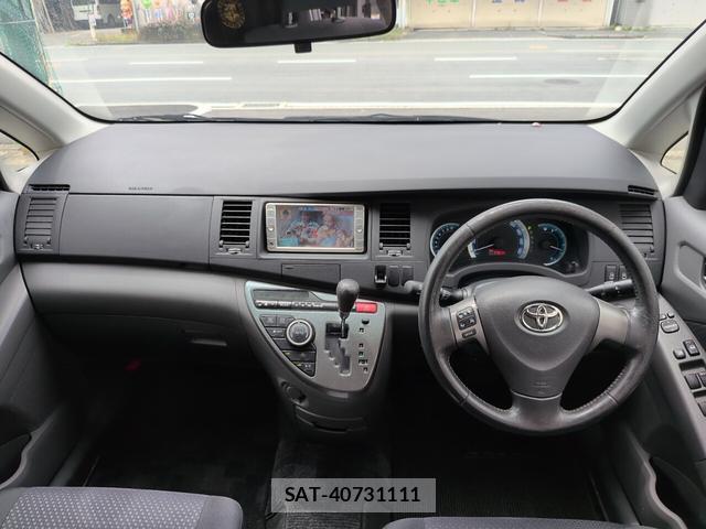 Toyota ISIS 2009-11 8053627-2