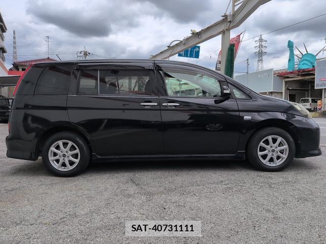 Toyota ISIS 2009-11 8053627-3