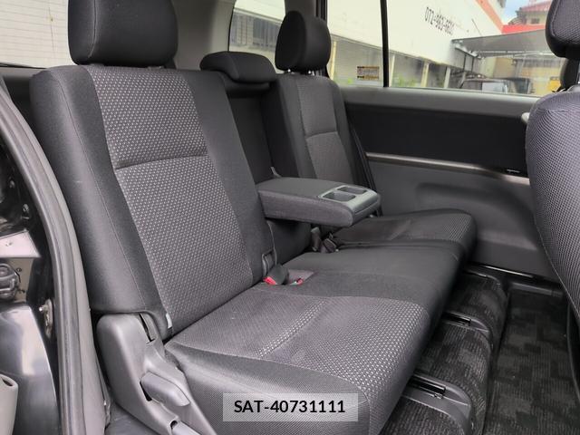 Toyota ISIS 2009-11 8053627-6