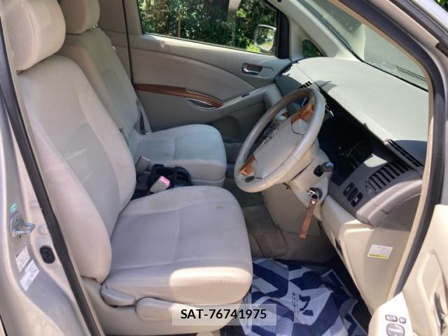 Toyota ISIS 2008-09 8053883-10