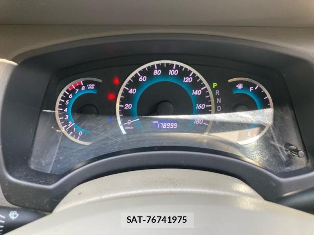 Toyota ISIS 2008-09 8053883-14