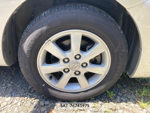 Toyota ISIS 2008-09 8053883-5