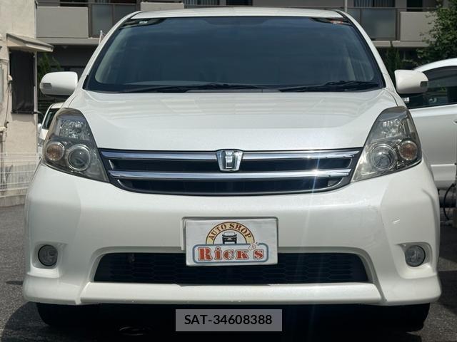 Toyota ISIS 2009-07 8056078-1
