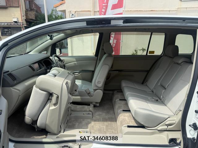 Toyota ISIS 2009-07 8056078-10