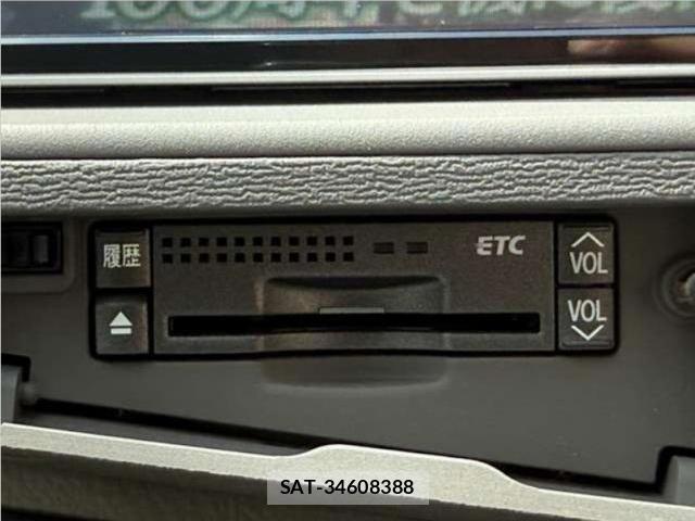 Toyota ISIS 2009-07 8056078-19