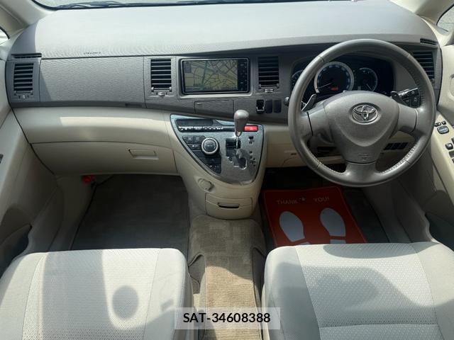 Toyota ISIS 2009-07 8056078-6