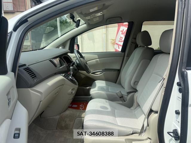 Toyota ISIS 2009-07 8056078-7