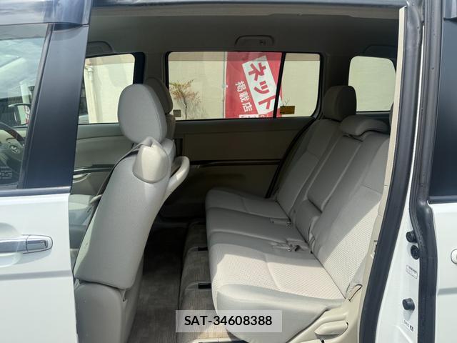 Toyota ISIS 2009-07 8056078-8