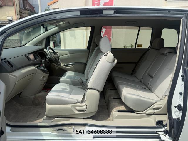 Toyota ISIS 2009-07 8056078-9
