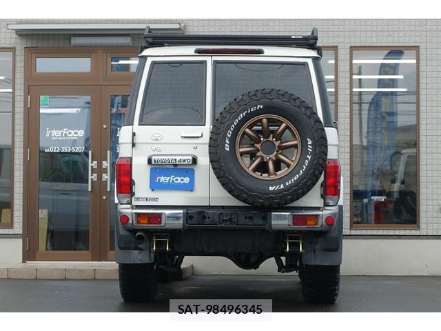 Toyota Land Cruiser 70 2015-01 8054839-10
