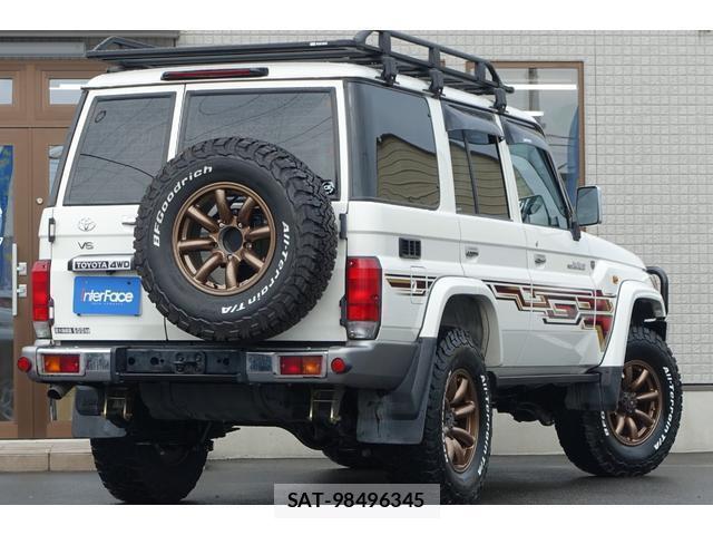 Toyota Land Cruiser 70 2015-01 8054839-11
