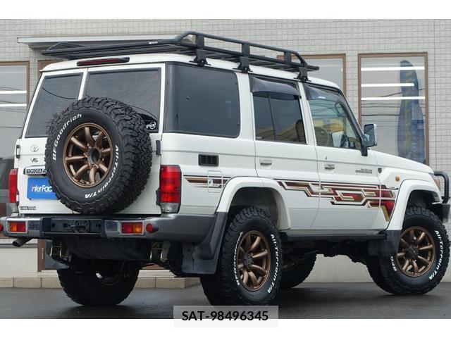 Toyota Land Cruiser 70 2015-01 8054839-12