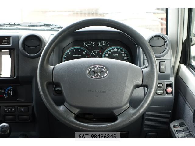 Toyota Land Cruiser 70 2015-01 8054839-14