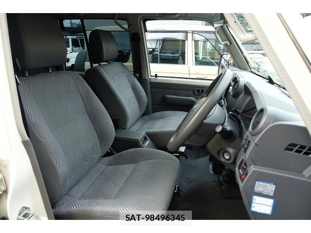 Toyota Land Cruiser 70 2015-01 8054839-15