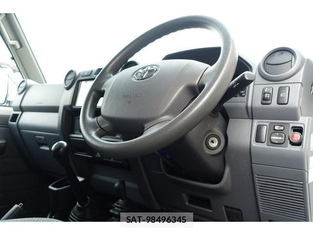 Toyota Land Cruiser 70 2015-01 8054839-18
