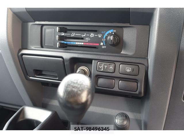 Toyota Land Cruiser 70 2015-01 8054839-19