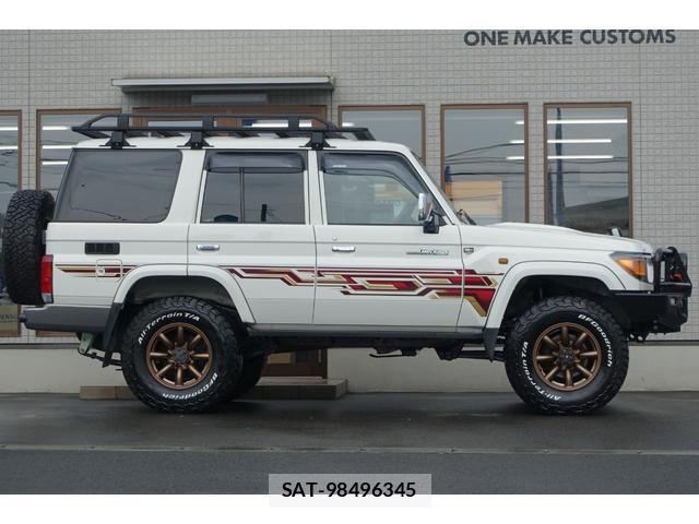 Toyota Land Cruiser 70 2015-01 8054839-6