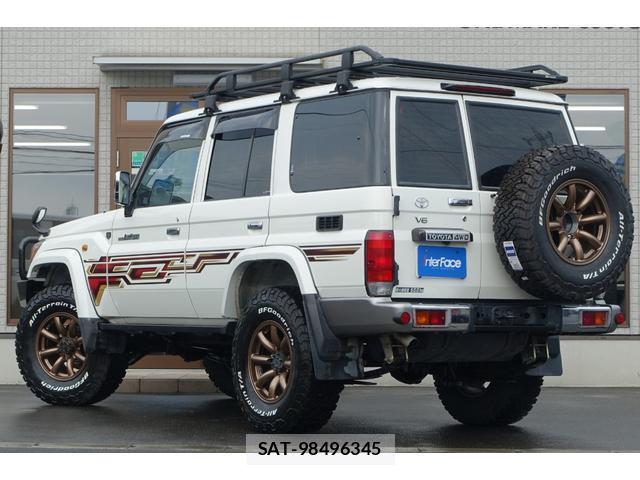 Toyota Land Cruiser 70 2015-01 8054839-8