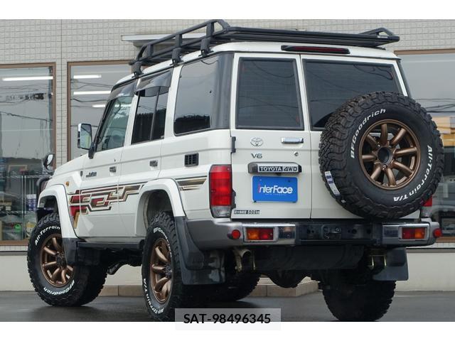 Toyota Land Cruiser 70 2015-01 8054839-9