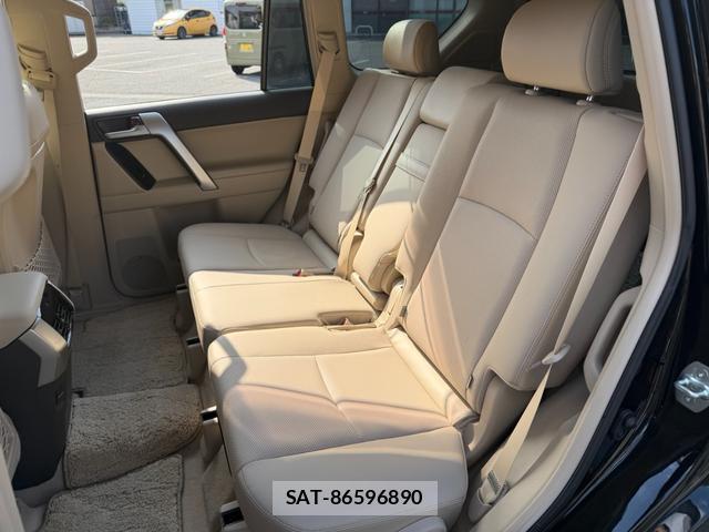 Toyota LAND CRUISER PRADO 2023-07 8055969-12