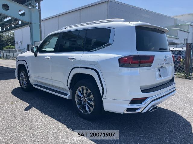 Toyota LAND CRUISER 2023-06 8055812-1